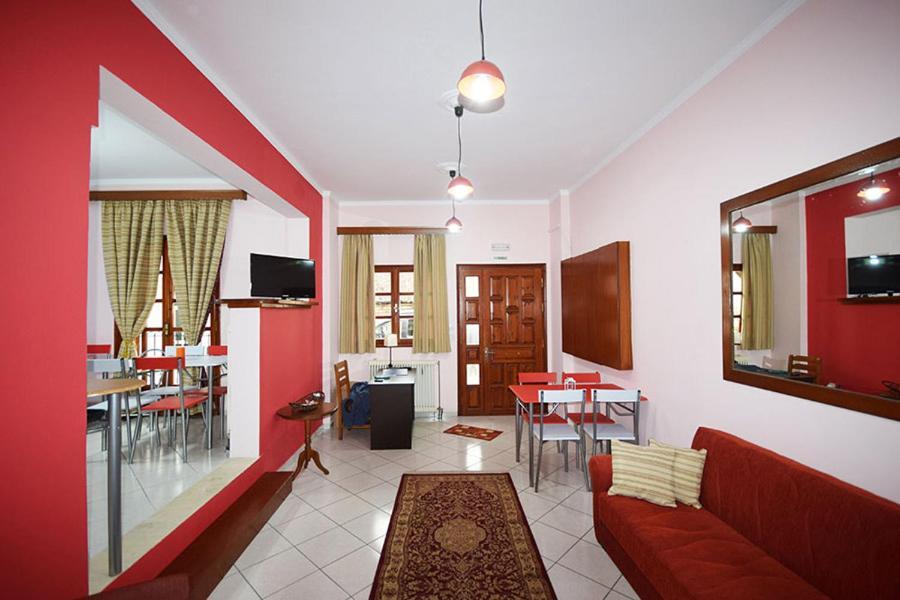Sfaragoulias Inn Калаврита Экстерьер фото