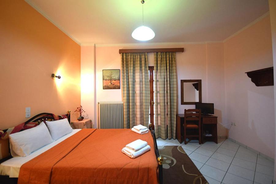 Sfaragoulias Inn Калаврита Экстерьер фото